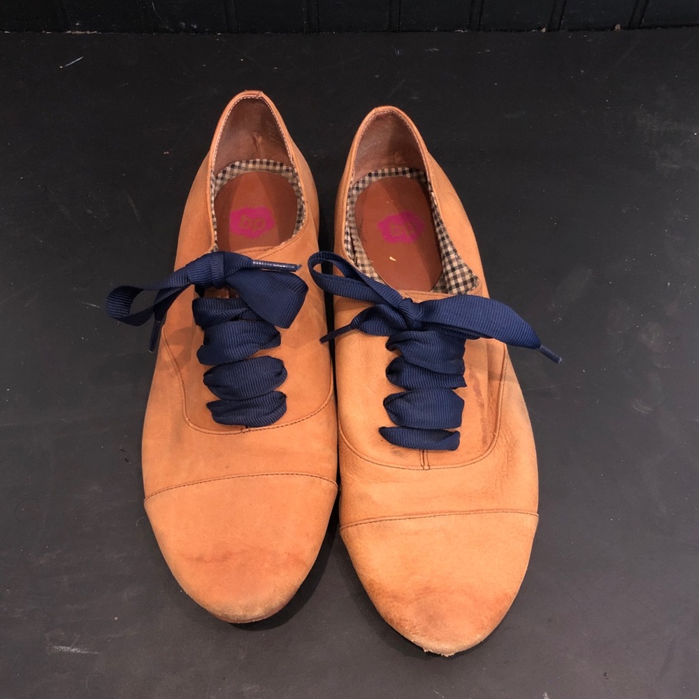 BP brown leather shoes with ribbon laces size 5